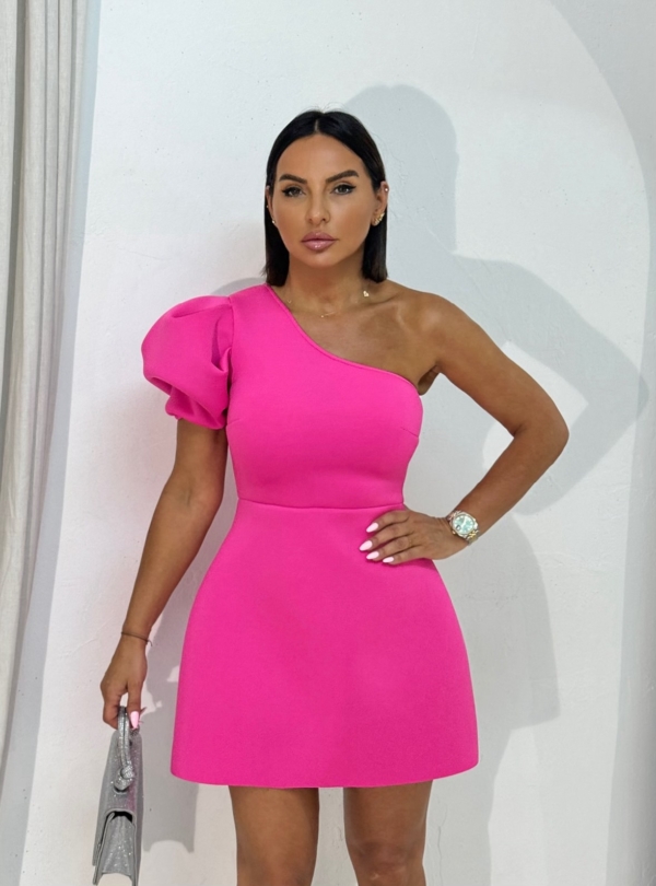 Mini pink haljina A kroja od čvrstog materijala sa jednim kratkim puf rukavom