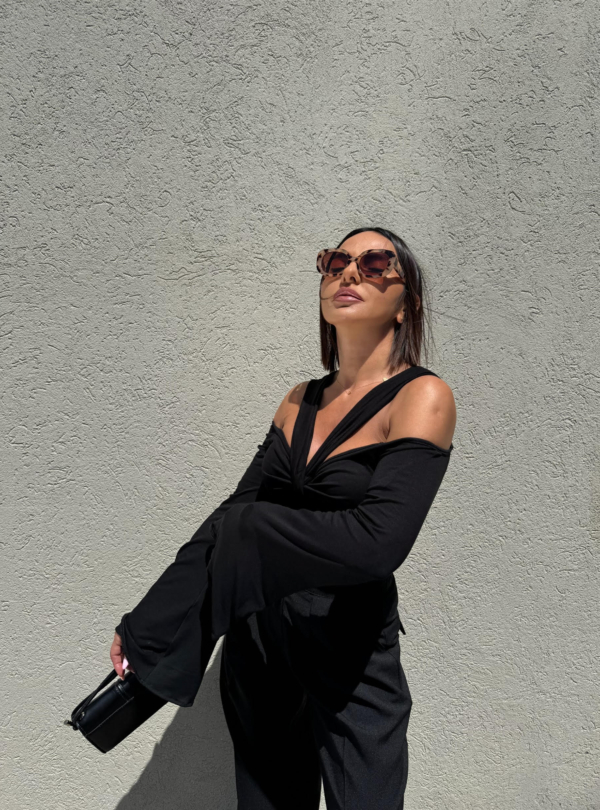 Crna crop top bluza zvonastih rukava sa trakama oko vrata