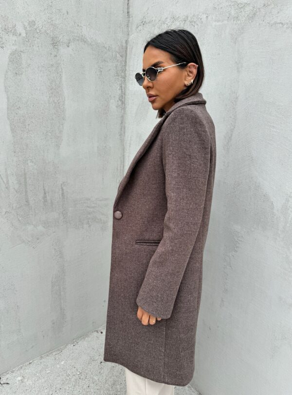 Trendi kratki ženstveni braon kaput