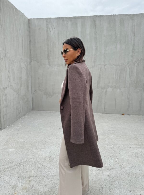 Trendi kratki ženstveni braon kaput