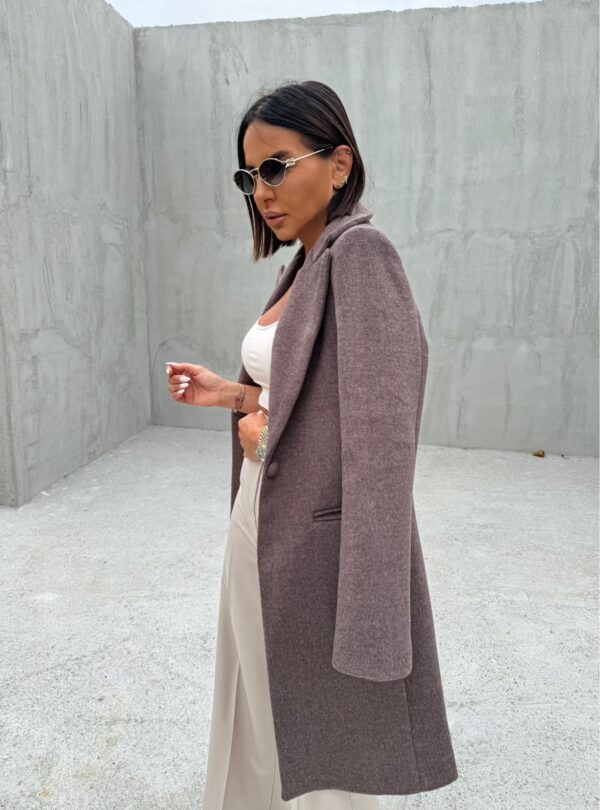 Trendi kratki ženstveni braon kaput