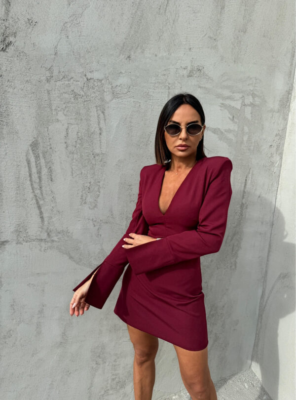 Mini elegantna haljina dugih rasečenih rukava i V dekoltea bordo boje