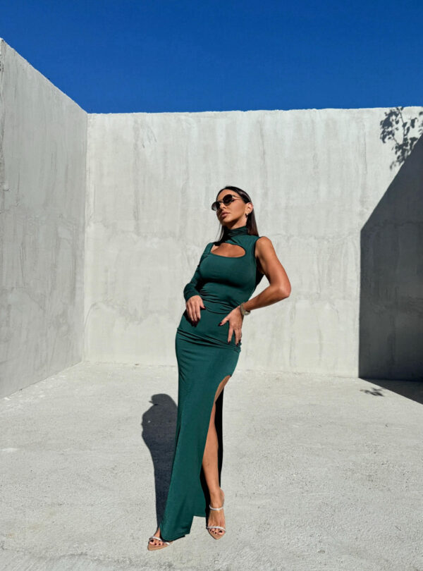 Duga petrolej zelena asimetrična haljina sa jednim rukavom i dubokim šlicem sa rasečenim dekolteom i rolka kragnom