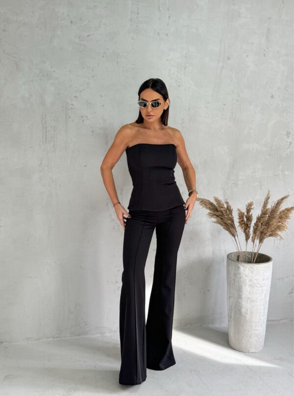 Trendi crne zvonaste pantalone visokog struka se