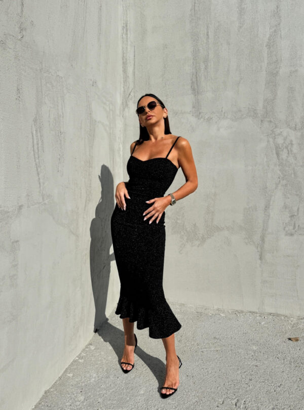 Elegantna crna svetlucava uska sirena haljina na bretele ispod kolena