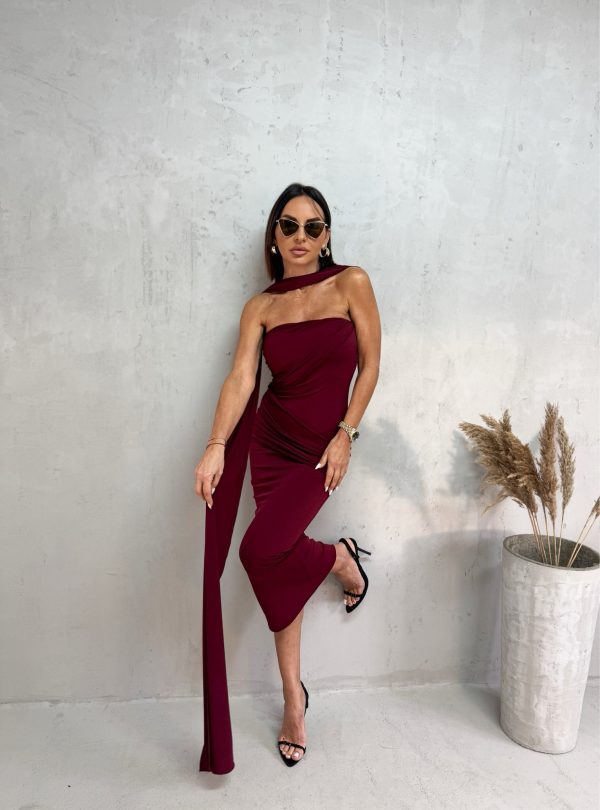 Midi bordo uska haljina od likre bez bretela sa naboranim detaljima i dugim plaštom ispod kolena