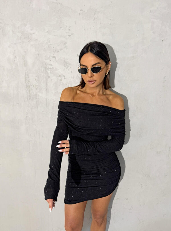 Mini crna svetlucava haljina dugih rukava i spuštenih ramena