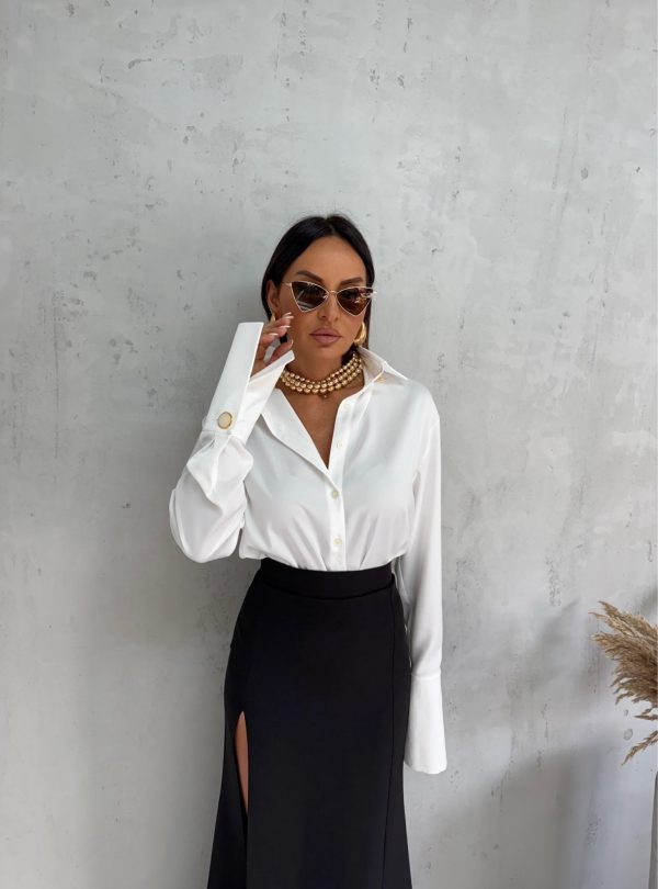 Duga crna suknja visokog struka sa dubokim šlicem sa strane