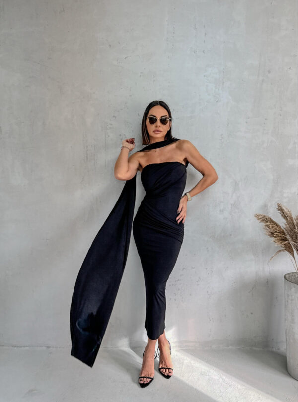 Midi crna uska haljina od likre bez bretela sa naboranim detaljima i dugim plaštom ispod kolena