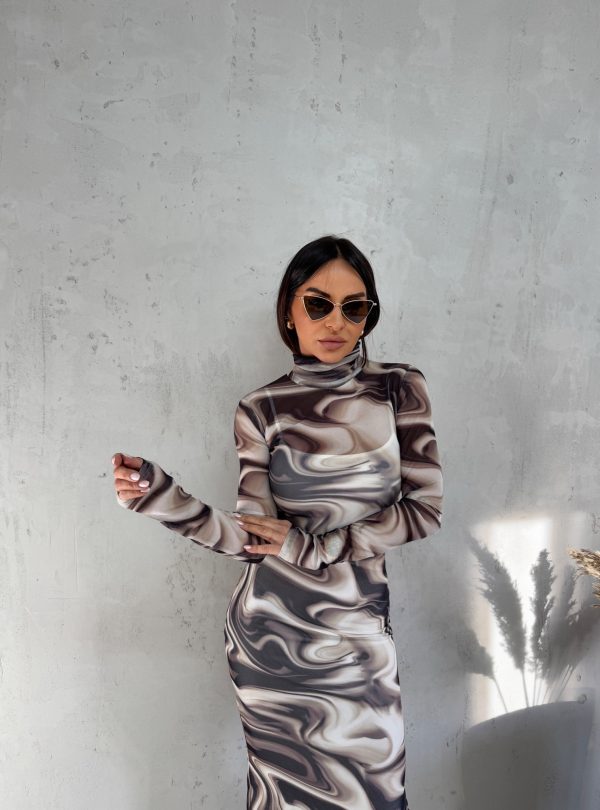 Duga uska dvodelna rolka haljina dugih rukava od transparentnog materijala zanimljivog apstraktnog dezena