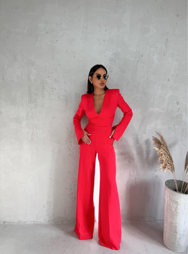 Koralno crveni elegantni kombinezon zvonastih rukava i nogavica sa V izrezom