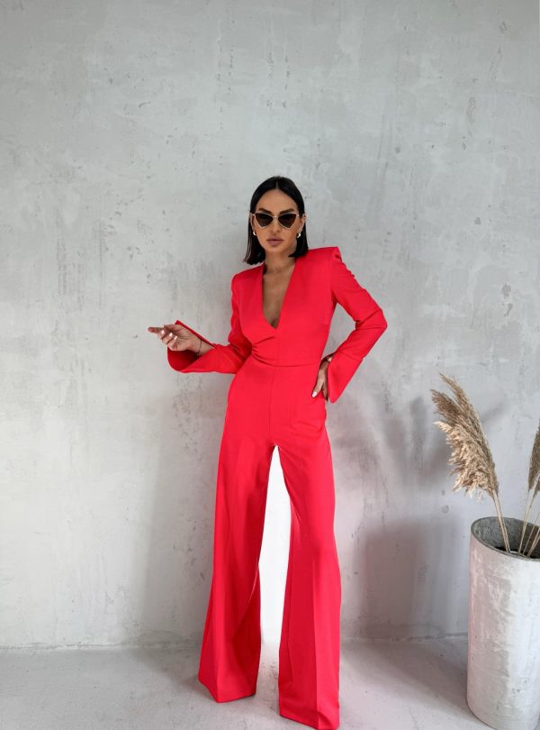 Koralno crveni elegantni kombinezon zvonastih rukava i nogavica sa V izrezom