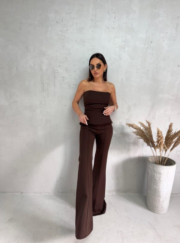 Trendi braon zvonaste pantalone visokog struka sa ukrasnim štepovima