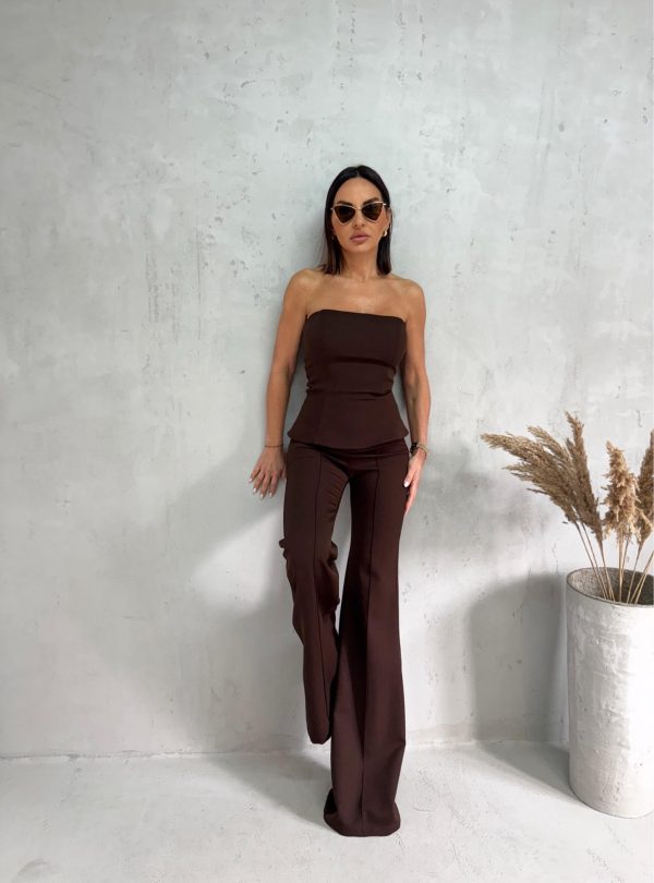 Trendi braon zvonaste pantalone visokog struka sa ukrasnim štepovima