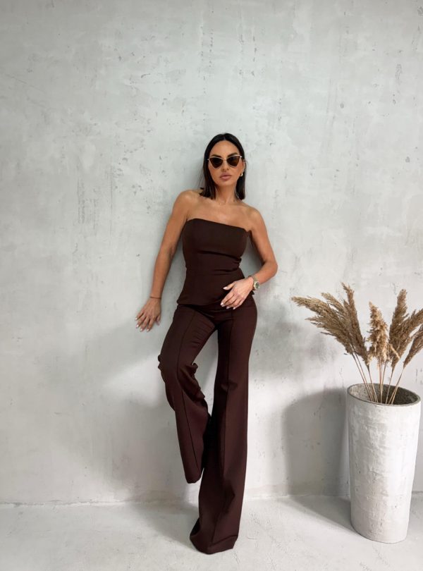 Trendi braon zvonaste pantalone visokog struka sa ukrasnim štepovima