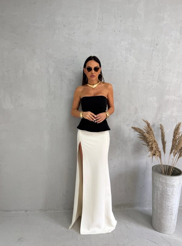 Duga bela suknja visokog struka sa dubokim šlicem sa strane