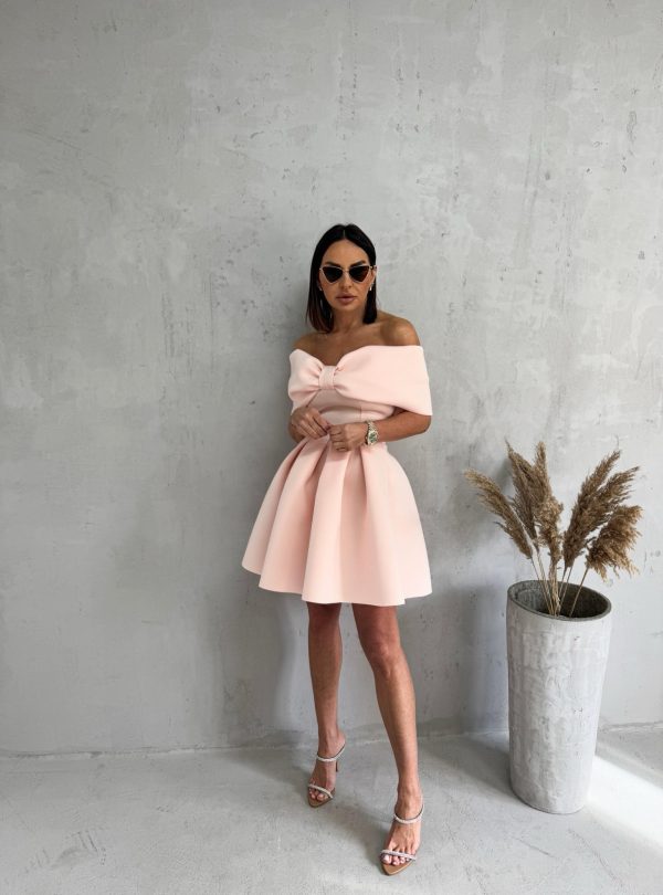 Mini elegantna puder roze haljina A kroja i otkrivenih ramena sa mašnom