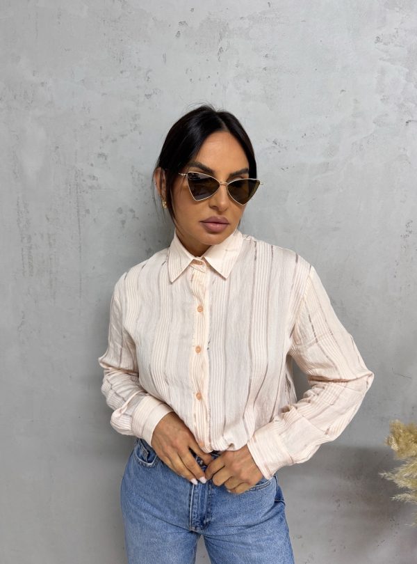 Košulja prugastog materijala boje kajsije