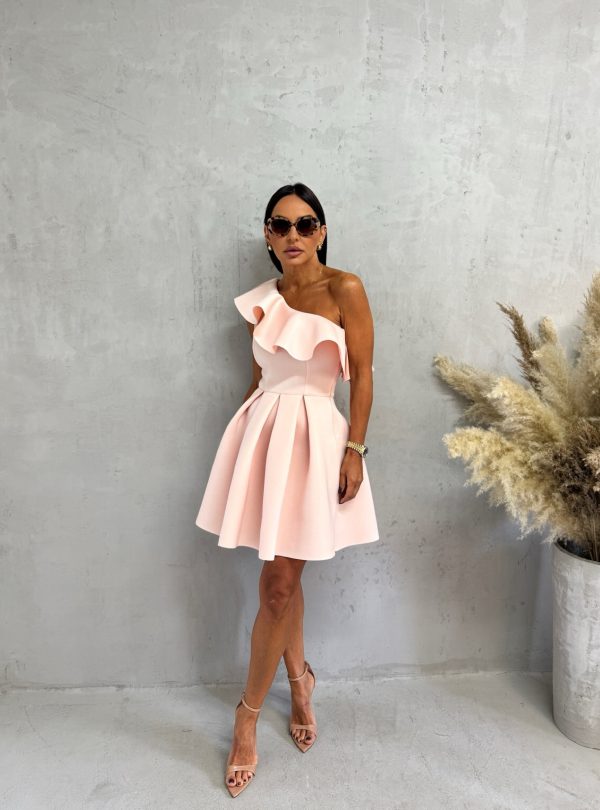 Mini elegantna asimetrična svetlo roze haljina A kroja sa karnerom preko grudi od čvrste skube