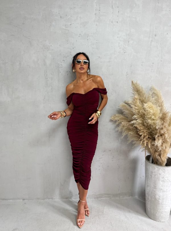 Midi bordo elegantna haljina naboranog materijala sa srce dekolteom i debljim ležernim bretelama