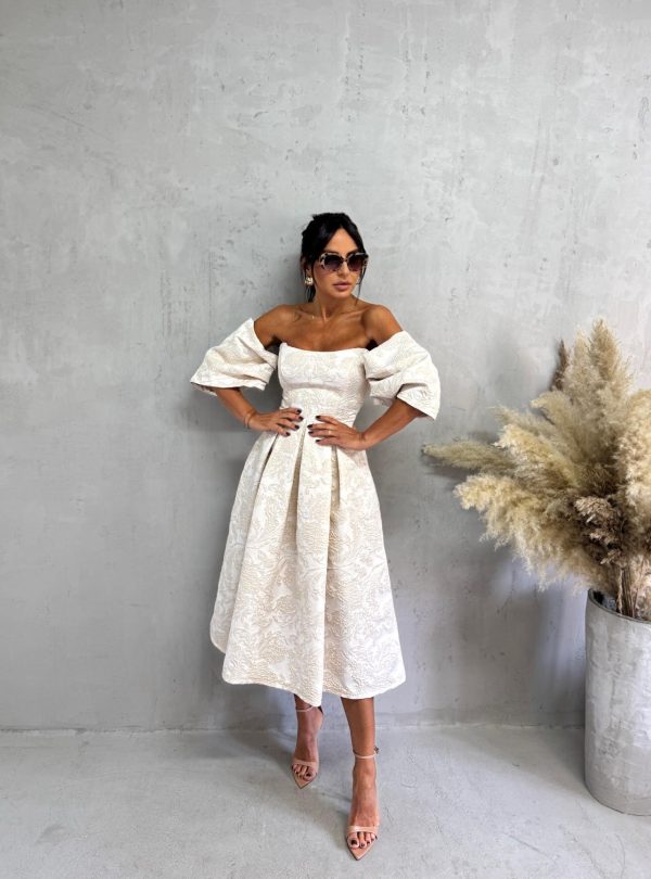 Midi cvetna korset haljina A kroja nežno bež boje sa spuštenim rukavima i korset vezivanjem na leđima