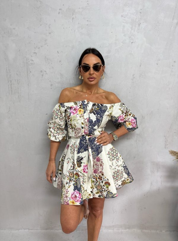 Mini cvetna strukirana haljina A kroja sa otkrivenim ramenima, košulja kopčanjem, pojasom i skrivenim džepovima
