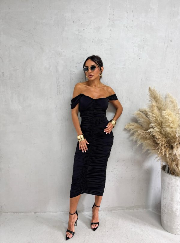 Midi crna elegantna haljina naboranog materijala sa srce dekolteom i debljim ležernim bretelama