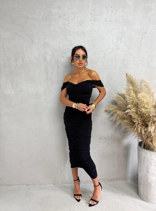 Midi crna elegantna haljina naboranog materijala sa srce dekolteom i debljim ležernim bretelama