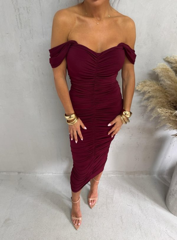 Midi bordo elegantna haljina naboranog materijala sa srce dekolteom i debljim ležernim bretelama