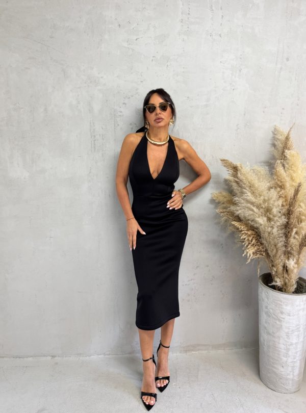 Midi crna uska haljina sa halter vezivanjem oko vrata i otvorenim leđima sa šlicem pozadi