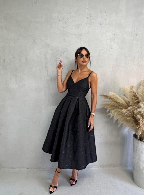 Midi elegantna crna cvetna haljina na bretele A kroja sa džepovima