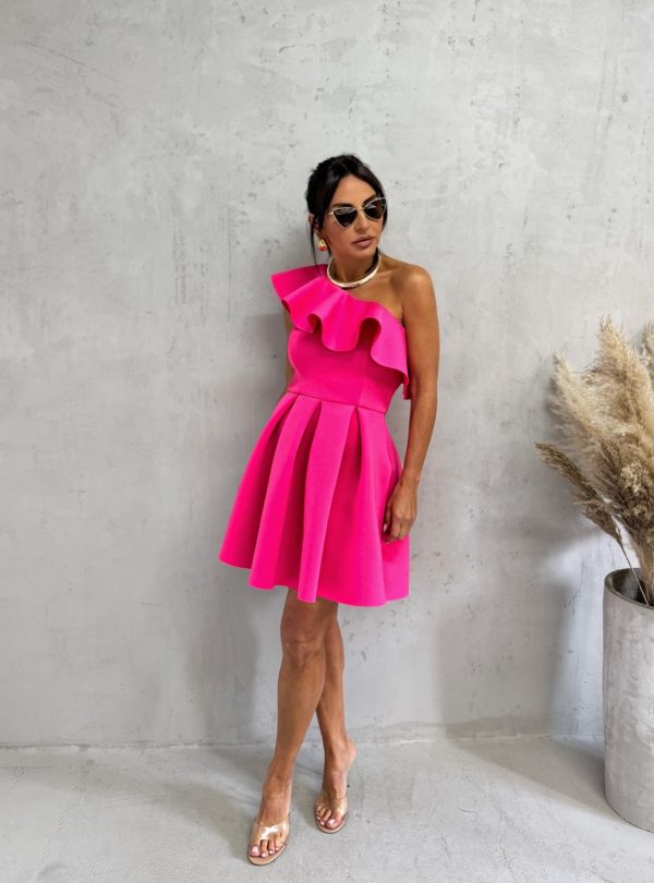 Mini elegantna asimetrična pink haljina A kroja sa karnerom preko grudi od čvrste skube