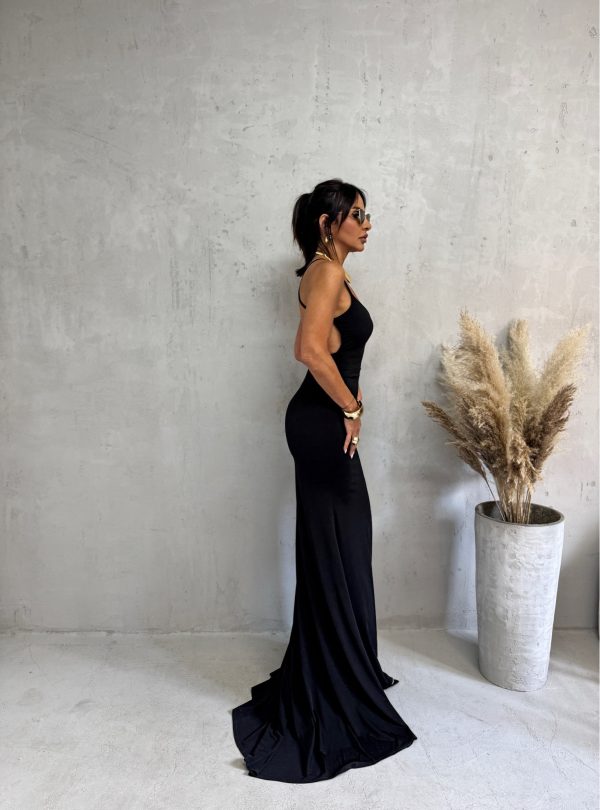Duga uska crna elegantna haljina otvorenih leđa sa tankim bretelama
