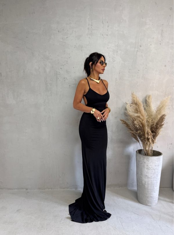 Duga uska crna elegantna haljina otvorenih leđa sa tankim bretelama