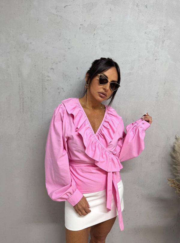 Roze bluza dugih rukava na preklop sa vezivanjem oko struka bogata karnerima širih rukava