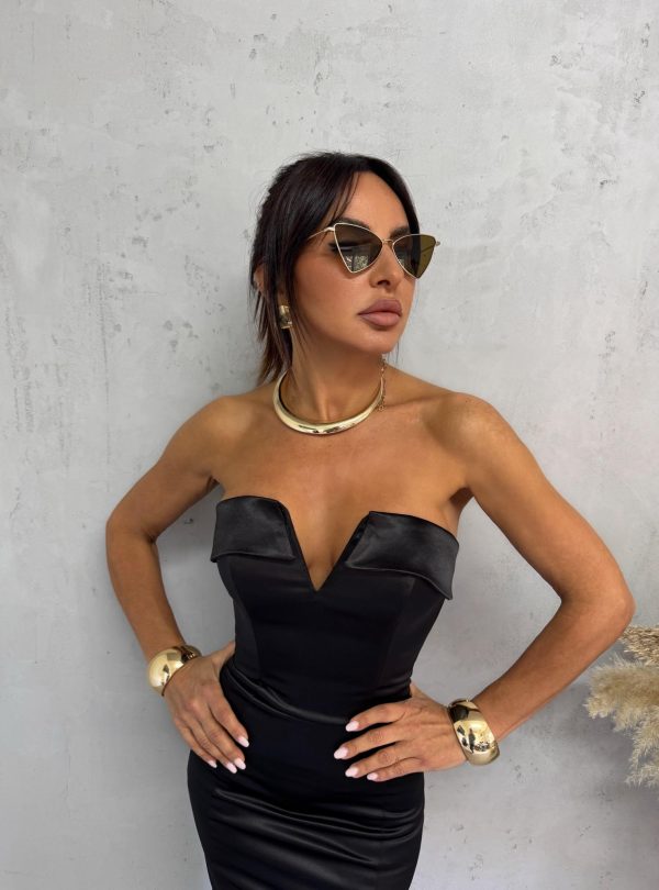 Midi crna satenska korset haljina sa blagim V dekolteom