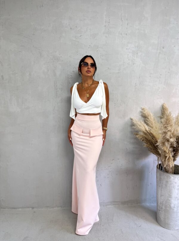 Duga suknja ravnog kroja i visokog struka sa lažnim džepovima nežno roze boje