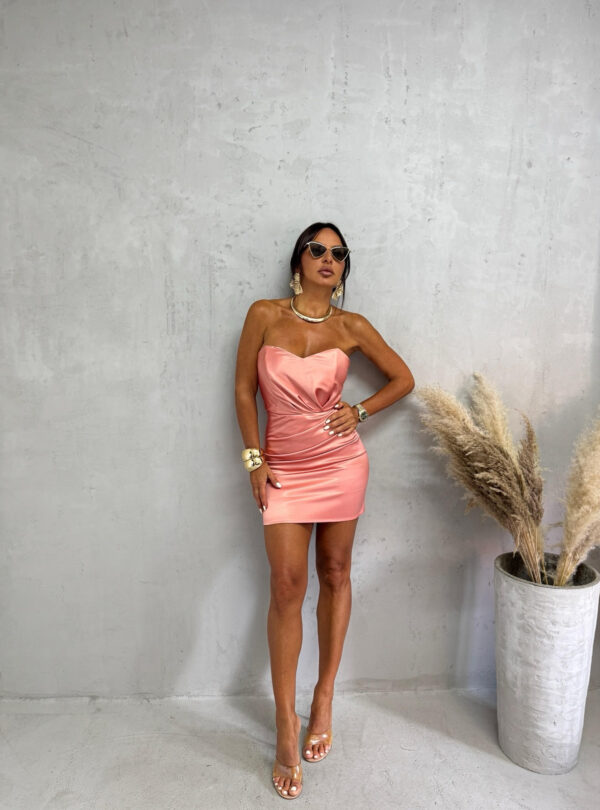 Elegantna mini satenska korset haljina sa naboranim materijalom oko struka i srce dekolteom losos ružičaste boje