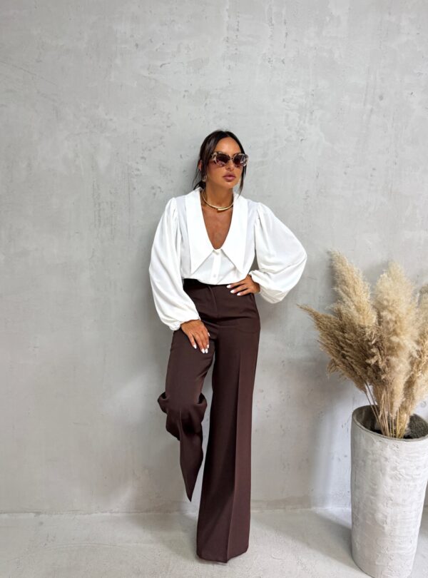 Bela košulja dugih balon rukava naglašene kragne