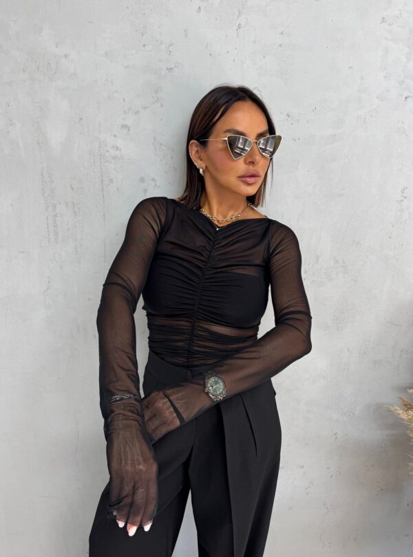Crna transparentna bluza dugih rukava nabranog izgleda