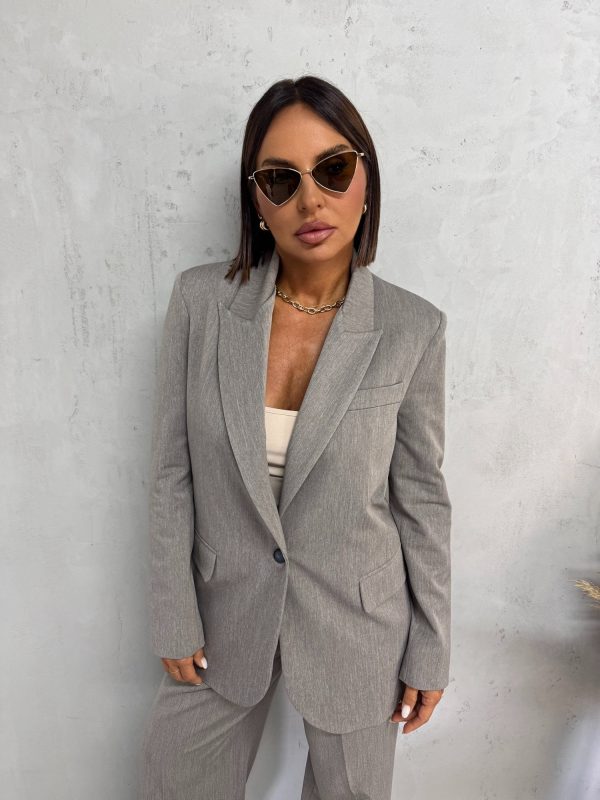 Svetlo sivi duži ženski sako