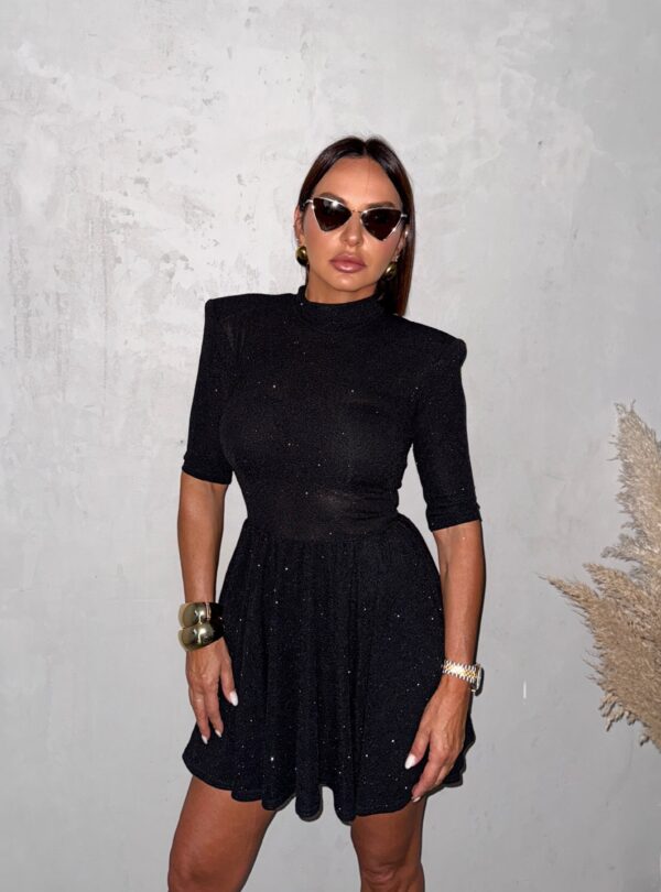 Mini crna haljina 3/4 rukava sa naglašenim ramenima
