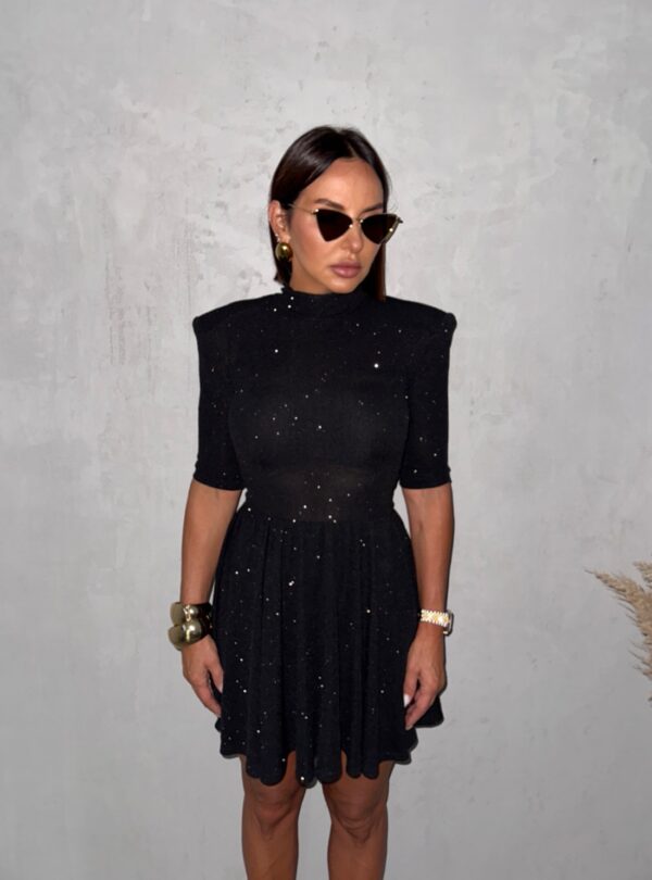 Mini crna haljina 3/4 rukava sa naglašenim ramenima