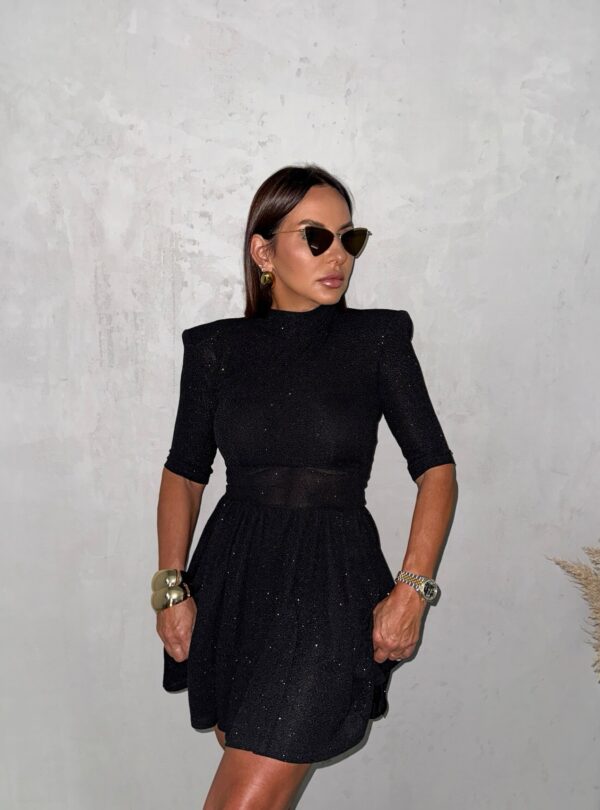 Mini crna haljina 3/4 rukava sa naglašenim ramenima
