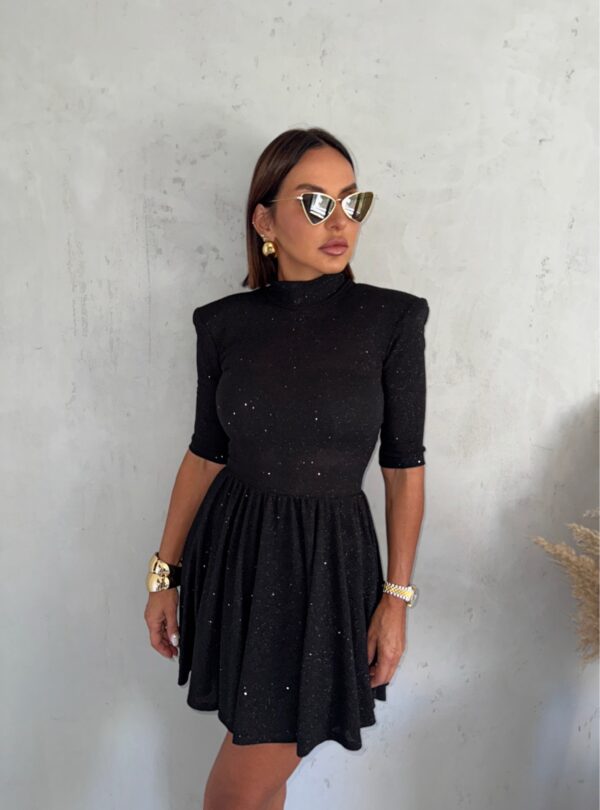 Mini crna haljina 3/4 rukava sa naglašenim ramenima