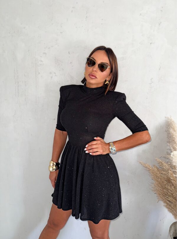 Mini crna haljina 3/4 rukava sa naglašenim ramenima