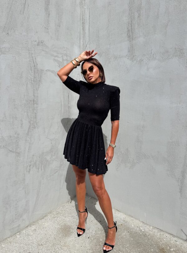 Mini crna haljina 3/4 rukava sa naglašenim ramenima
