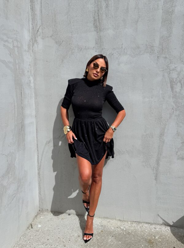 Mini crna haljina 3/4 rukava sa naglašenim ramenima
