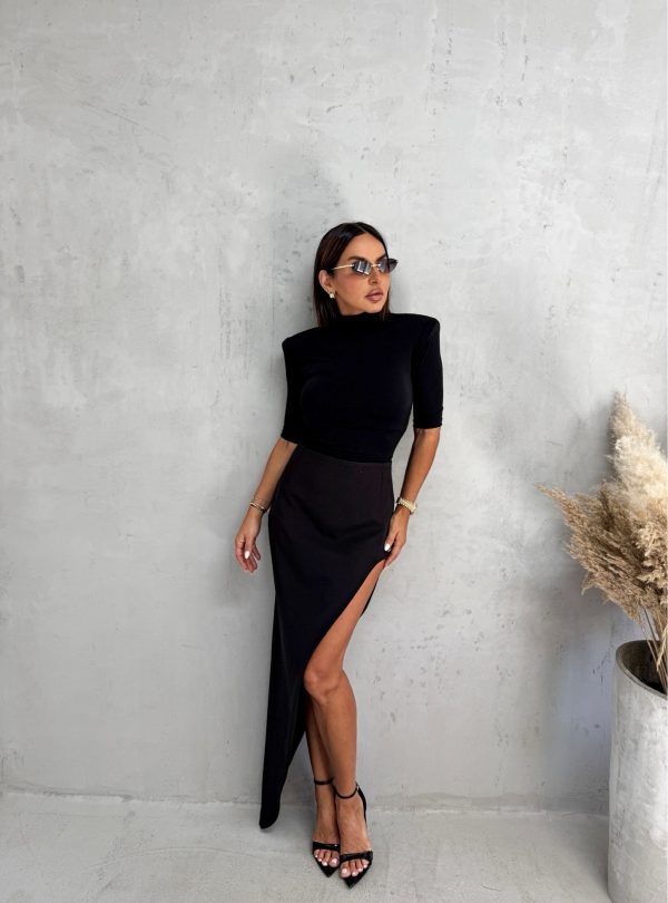 Duga asimetrična crna suknja
