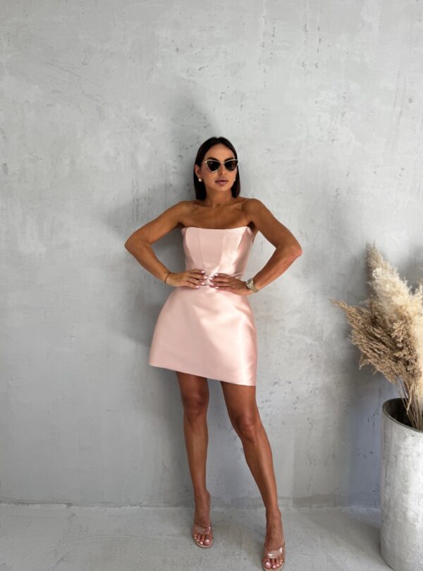 Mini elegantna korset haljina od brokat sjajnog satena nežno roze boje